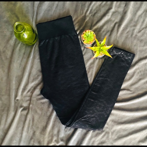 MOSSIMO - SZ L AZTEC PATTERN BLACK LEGGINGS - Picture 2 of 6